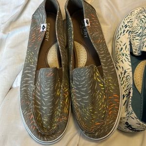 Speedy TOP Sider slip on blue brown.  Best for narro feet.